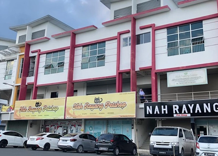 One of the stores that sells powercat cat food name : nah rayang petshop